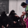 हैदराबाद मे वोटिंग के दौरान माधवी लता ने की मुश्लिम महिलाए की चेकिंग